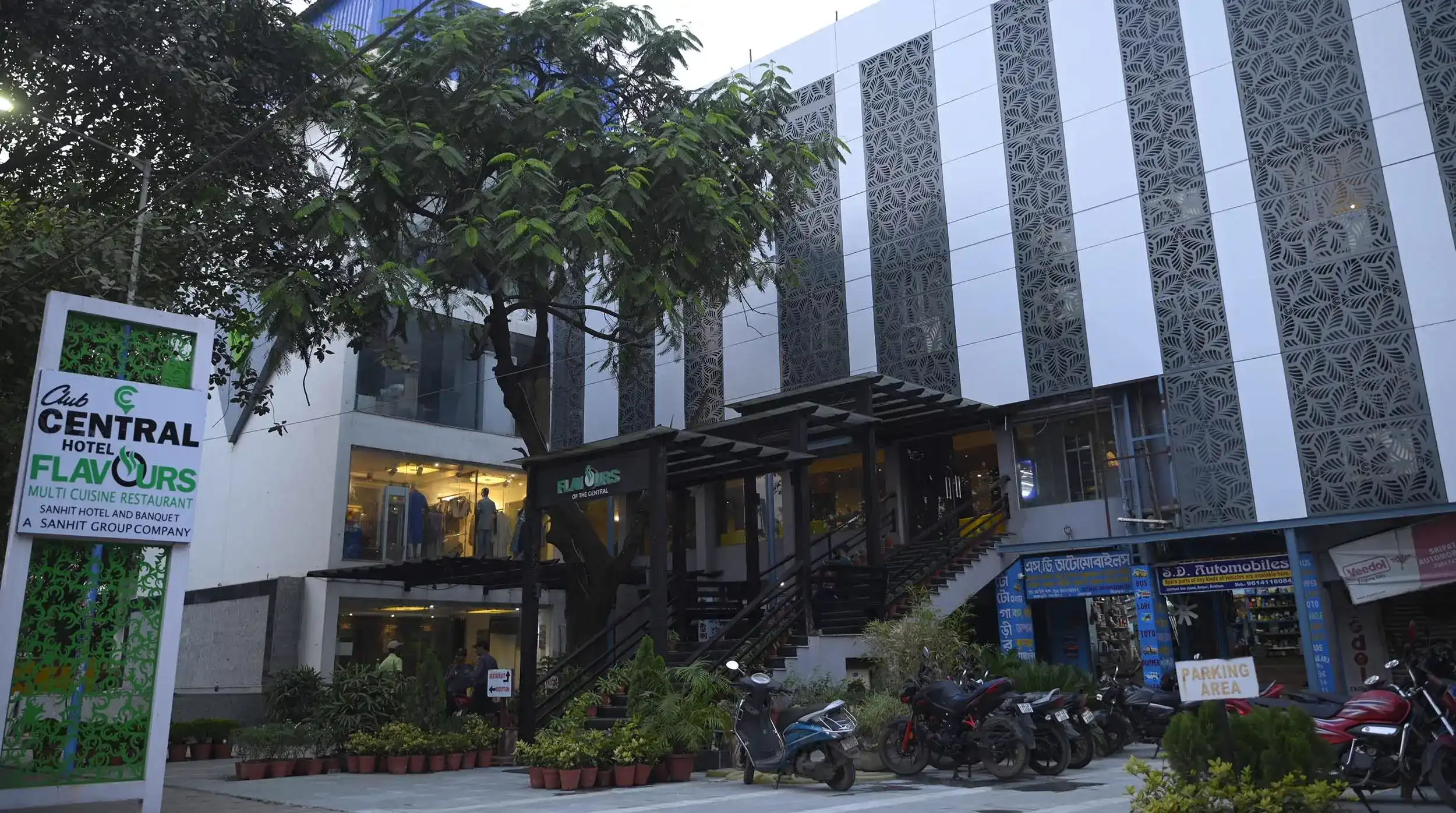 Club Central Hotel exterior